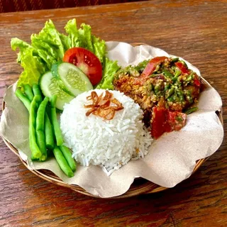 Ayam Kremes Sambel Ijo