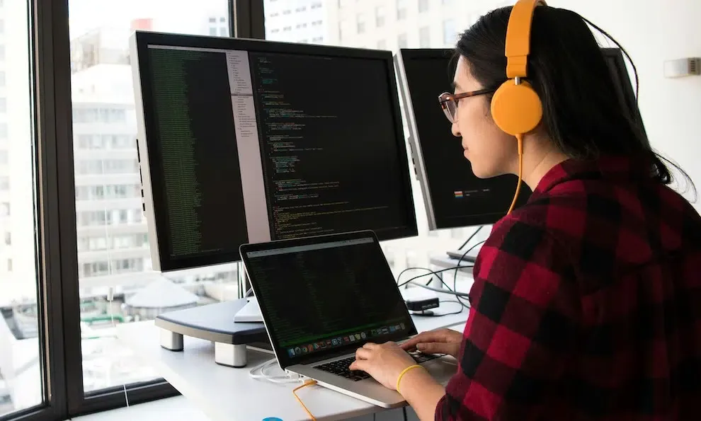 https://storage.googleapis.com/devspt-cms-gcp/cms/Christina_Wocin_Tech_Chat_jpg_b080ee3136/Christina_Wocin_Tech_Chat_jpg_b080ee3136.webp