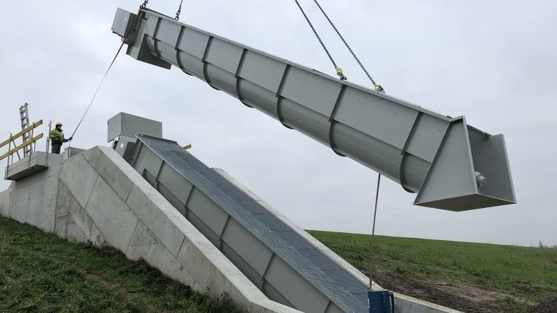 ARCHIMEDEAN SCREW PUMPS IN PRECAST TROUGH 75