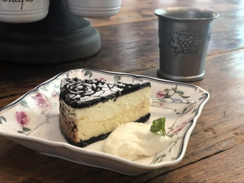 Snsで注目 黒いチーズケーキ が話題のesola Aoyama Dengencafe 電源カフェ