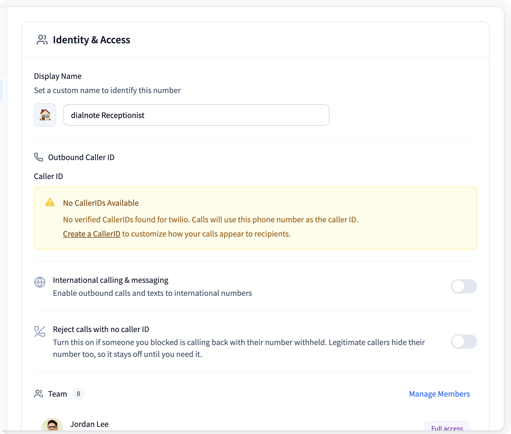 La sección Recording de la configuración de un número en dialnote con la grabación automática activada y las opciones de notificación de grabación para llamadas de entrada y salida