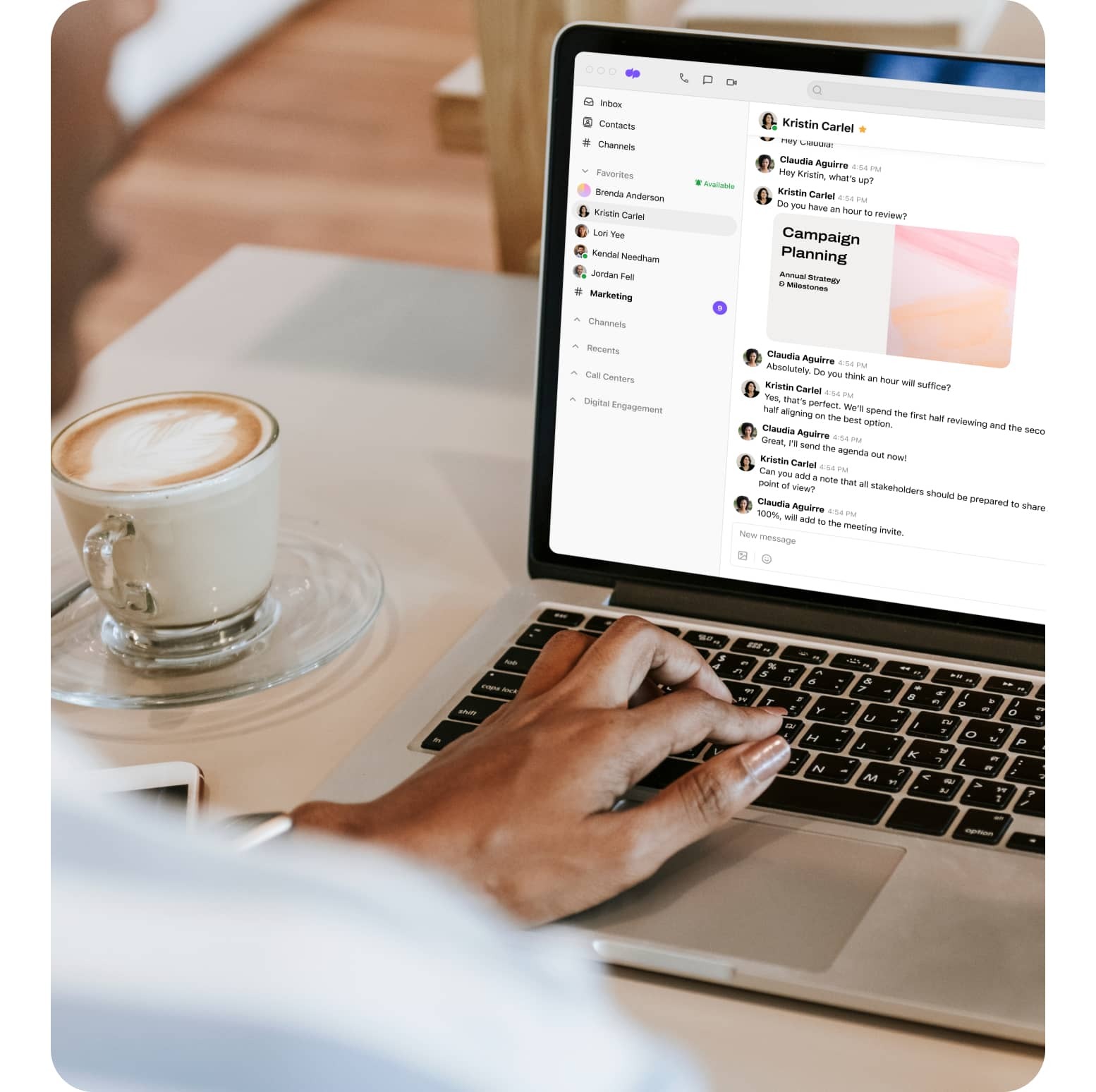 A person reading the messages in the Dialpad desktop app