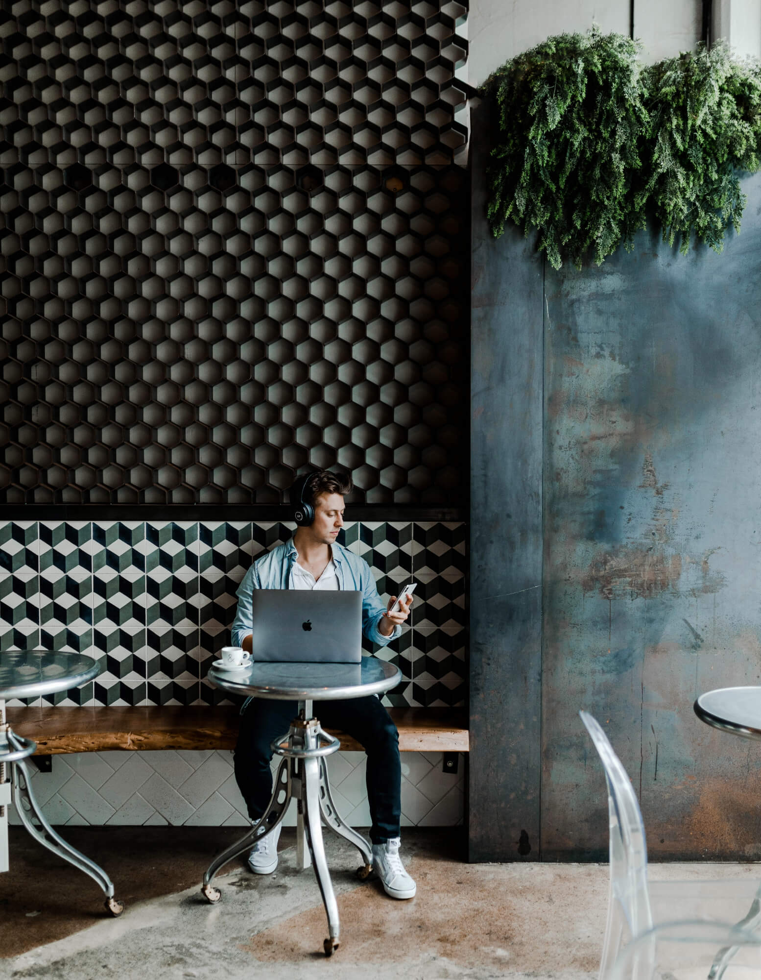 Visual voicemail header