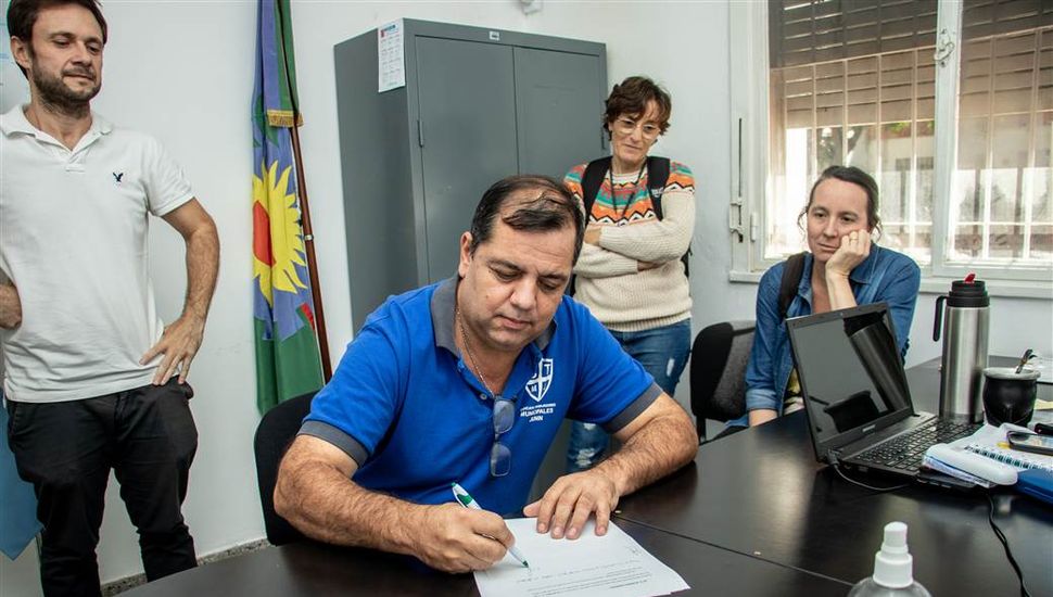 El Ejecutivo y el Sindicato de Trabajadores Municipales acordaron un aumento salarial del 25%
