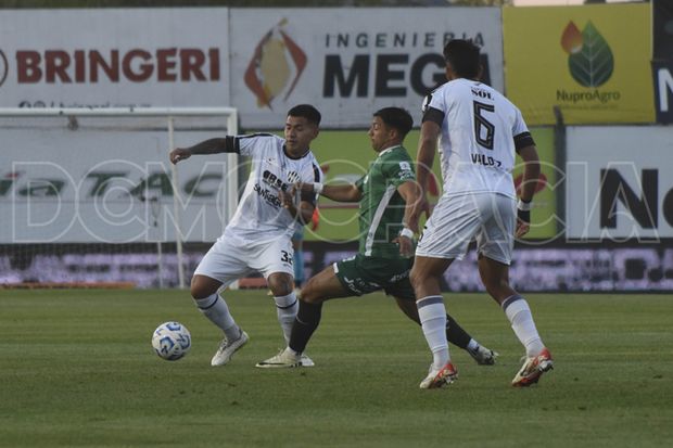 Sarmiento perdió con Central Córdoba y no encuentra el rumbo en el torneo