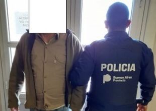 Allanan un domicilio en Rojas, secuestran armas y aprehenden a un hombre