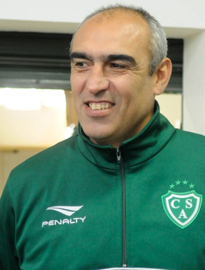 Iván Delfino, director técnico del primer equipo de Sarmiento de Junín.