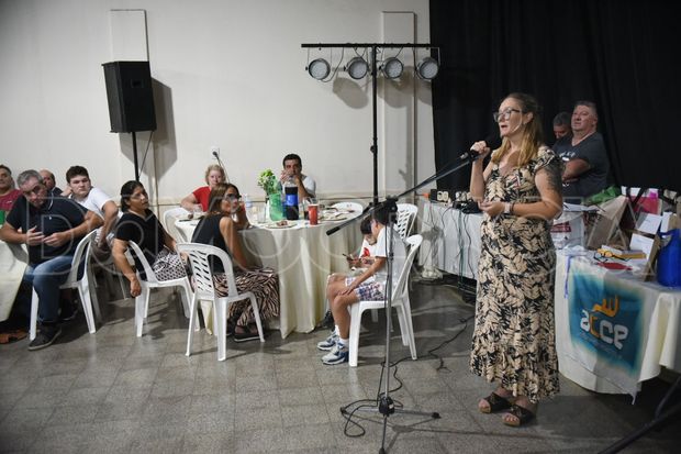 Ambos Mundos realizó una cena y presentó la indumentaria y cuerpos técnicos