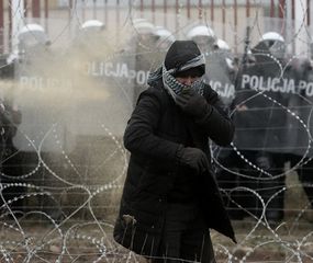 Polonia: reprimen a migrantes que intentan cruzar la frontera