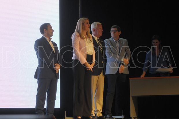 Con un acto protocolar, se realizó la entrega de diplomas a 100 nuevos productores de seguros