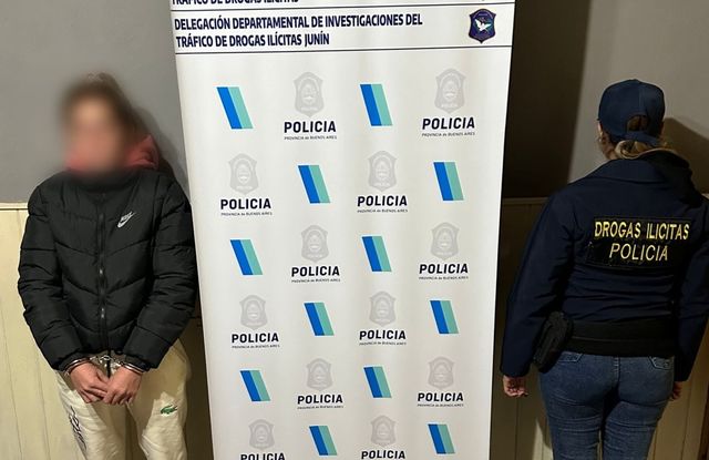 Detienen a una mujer en un allanamiento por venta de droga en Junín