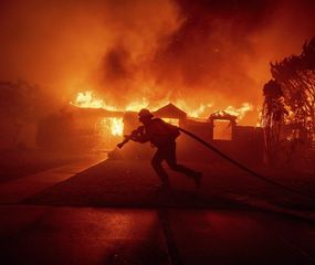 Fuego, muertes y devastación en el corazón de Los Ángeles