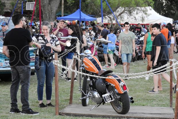 Mucho público en el inicio de Actitud Rock and Bike