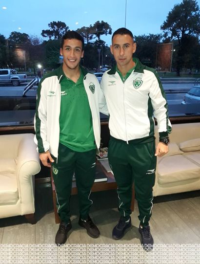 Maxi Méndez y Nicolás Miracco posan para 