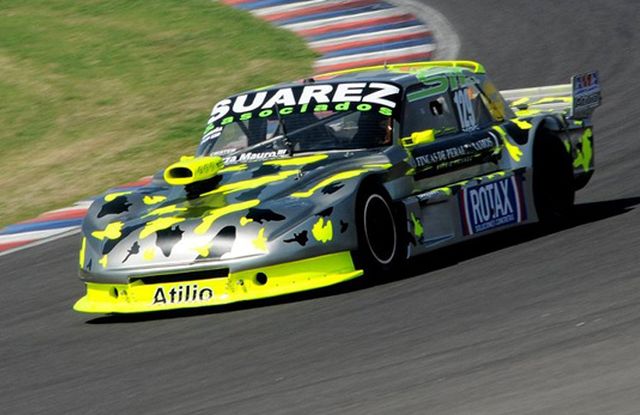 Mariano Oubiña marcó el camino con su Ford Falcon y Federico Pérez ocupó la posición 14ª