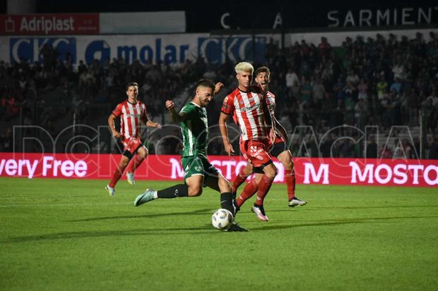 Sarmiento empató con Barracas Central  y volvió a sumar en la Copa de la Liga