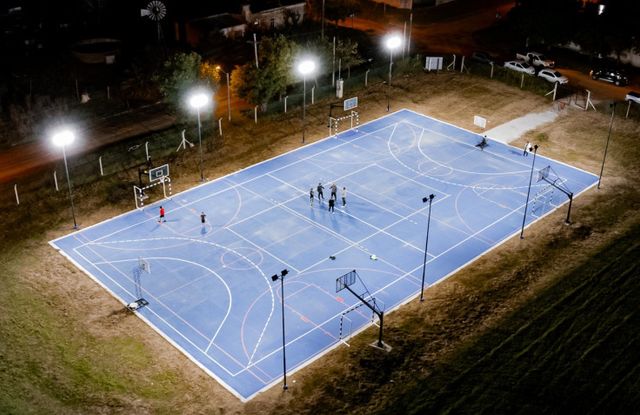 Nueva iluminación en el playón deportivo del Centro de Educación Física N° 94
