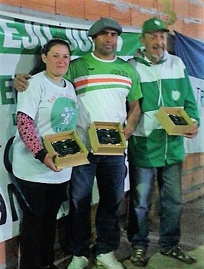 Los campeones 2016: Romina Dángelo, Jorge Arias y el juninense Rafael Mancera (derecha).