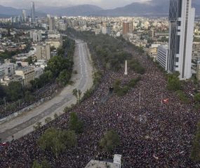 Piñera pidió la renuncia de todos sus ministros