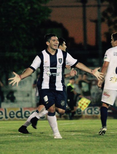 Luciano Millares, en el festejo del segundo tanto. (Foto: @Viamontefc)