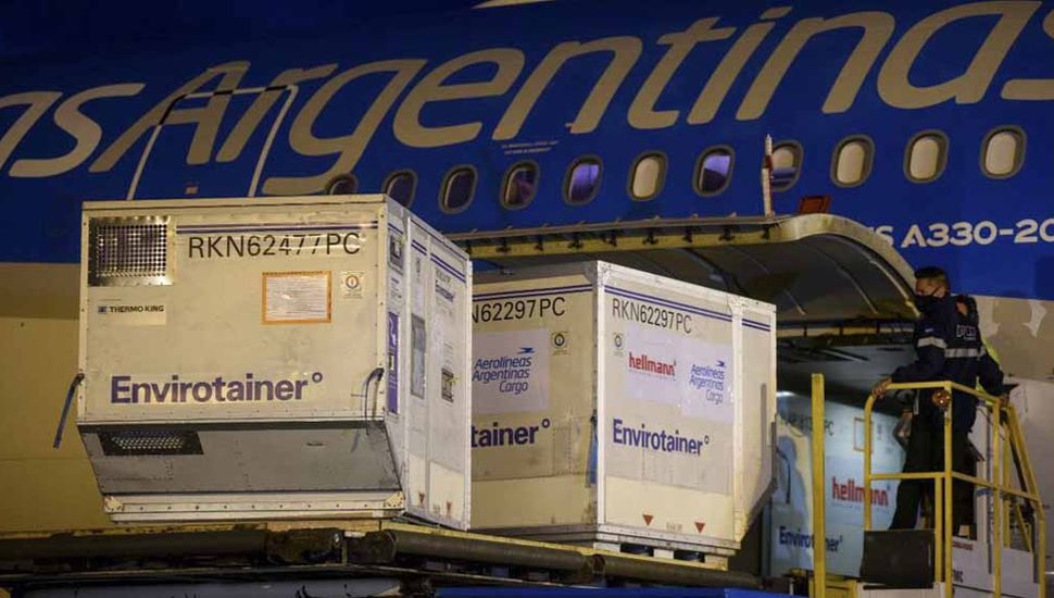 Llegaron 768.000 dosis Sinopharm y se esperan 8 millones en un mes