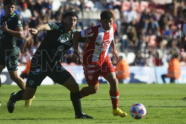 Sarmiento aprovechó el momento de Unión y logró su segundo triunfo como visitante