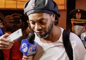 Ronaldinho hizo un pedido  insólito en el hotel lujoso  donde cumple la condena