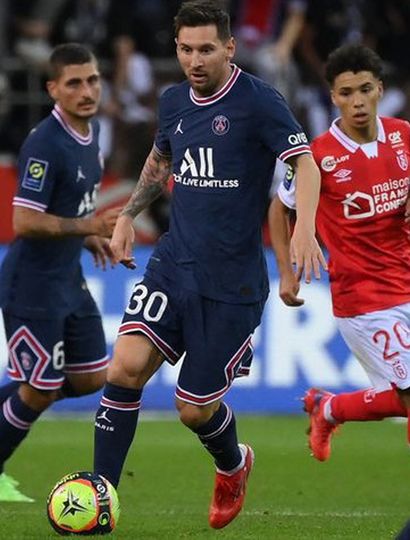 Lionel Messi se estrenó con los colores del PSG.