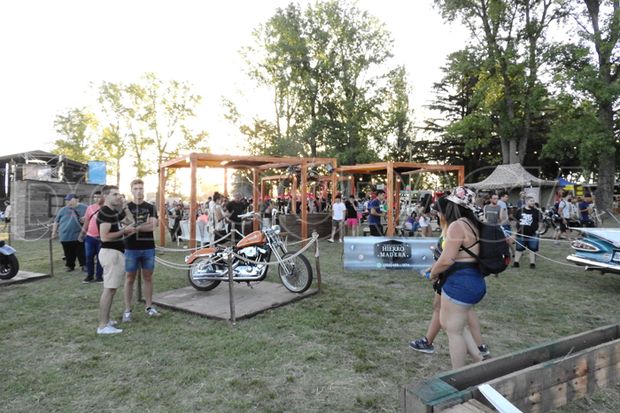 Mucho público en el inicio de Actitud Rock and Bike