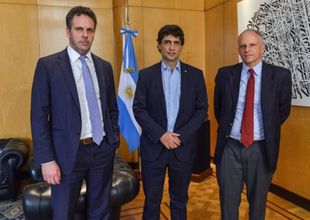 Lacunza se reúne con el FMI para destrabar el giro de dinero