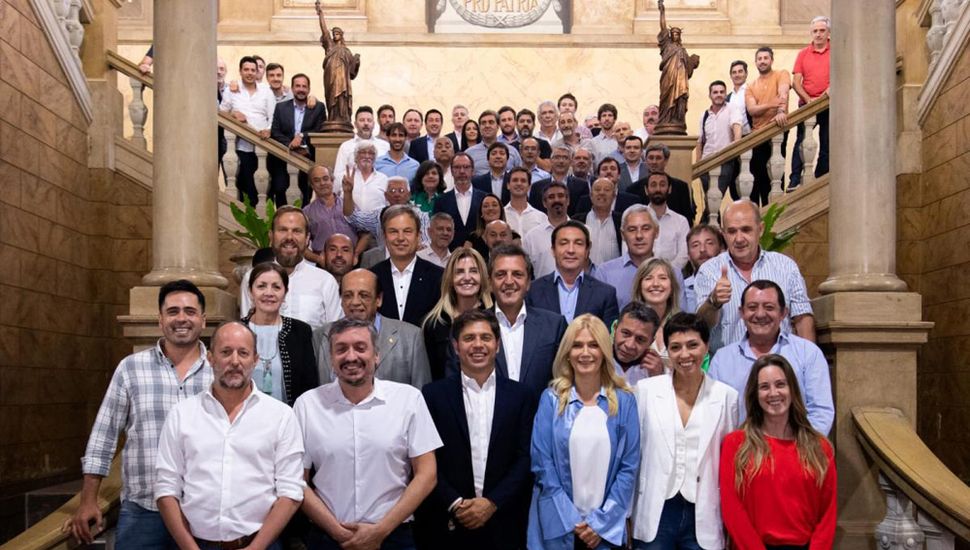 Sergio Massa, Axel Kicillof y Máximo Kirchner mantuvieron una reunión con los jefes comunales.