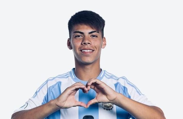 El rojense Espíndola marcó en la goleada de Argentina ante Paraguay