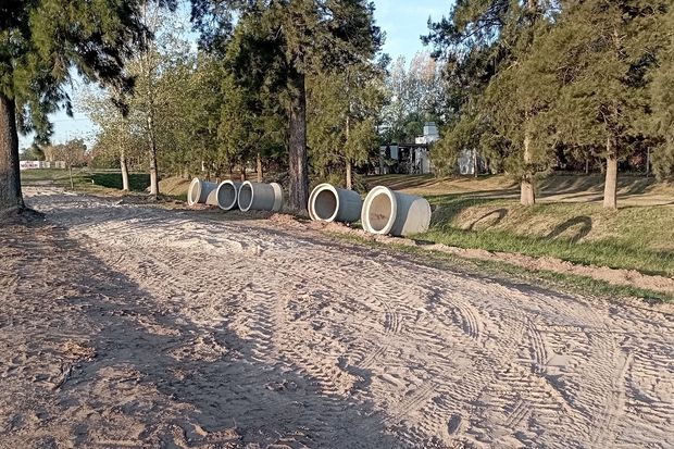 Colocan los desagües de la bicisenda a la Laguna