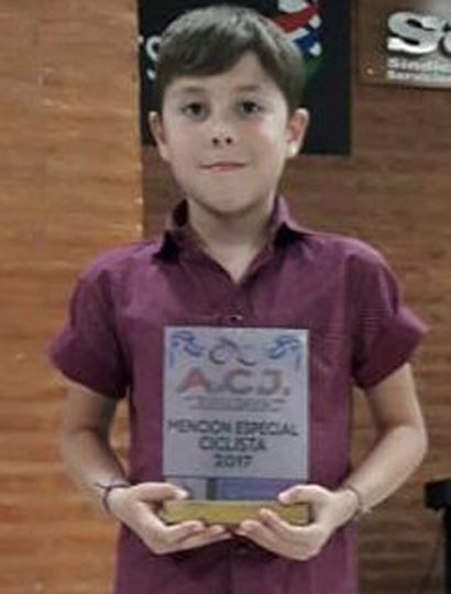 Lautaro Ibáñez, uno de los ciclistas  de Junín premiado por la Asociación.