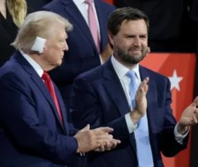 Trump reapareció con su oreja vendada en un acto político