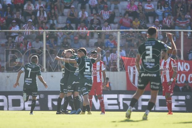 Sarmiento aprovechó el momento de Unión y logró su segundo triunfo como visitante