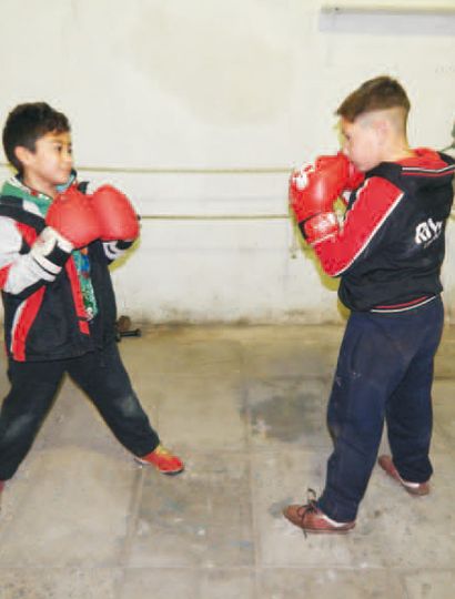 Clases de boxeo en el SUM de Juan el Bueno