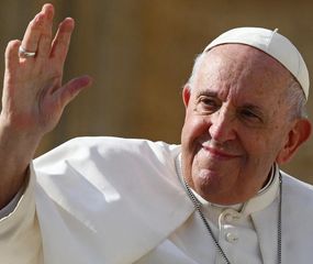 Estable, el Papa seguirá con oxígeno para dormir