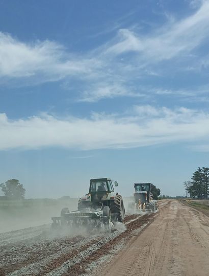 Camino de consolidado, en plena construcción.