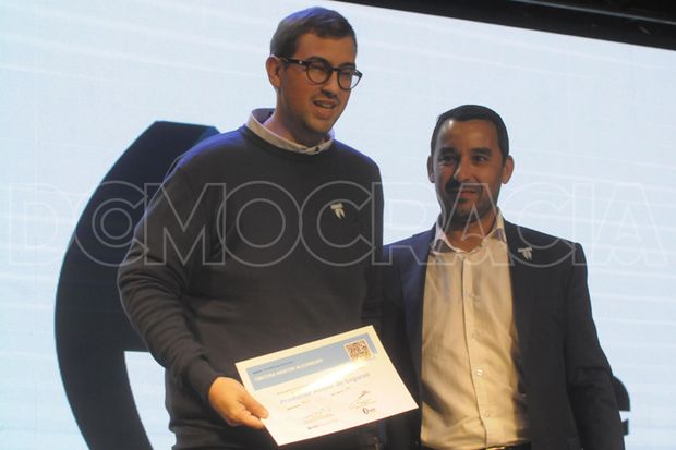 Con un acto protocolar, se realizó la entrega de diplomas a 100 nuevos productores de seguros