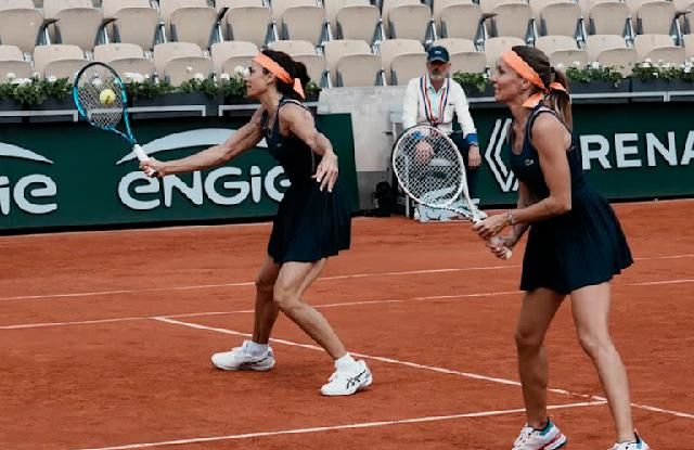 Sabatini volvió a Roland Garros junto a Gisela Dulko con un espectacular triunfo en el debut