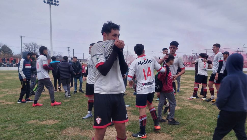 Rivadavia de Lincoln logró la consagración con un plantel plagado de juveniles.