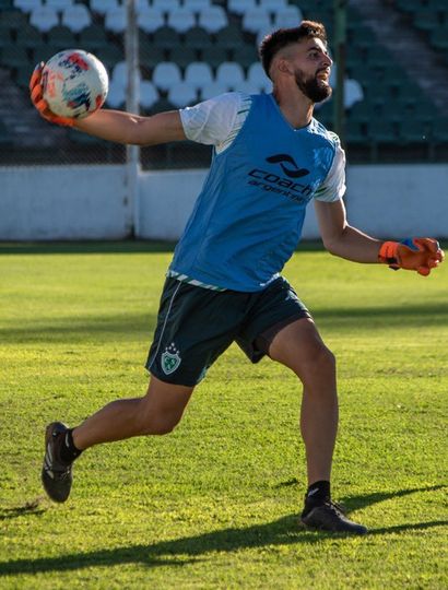 Manuel Vicentini, arquero y capitán de Sarmiento.