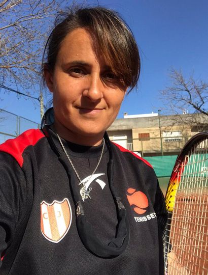 Natalia Goyeneche, profesora de tenis que trabaja en el Club Junín.