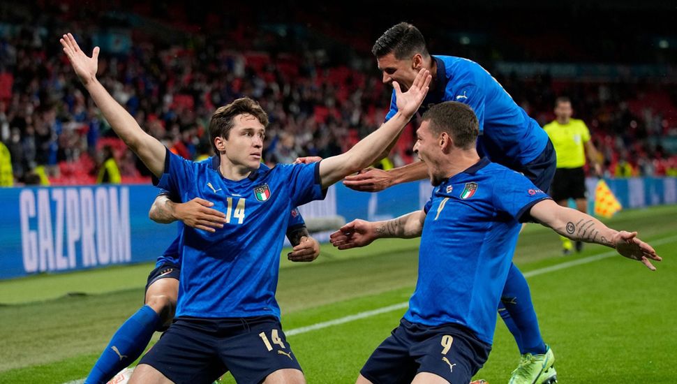 Federico Chiesa abrió el camino al triunfo italiano.