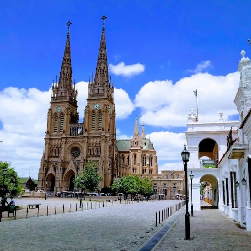 Basílica Nuestra Señora de Luján · Diario Democracia