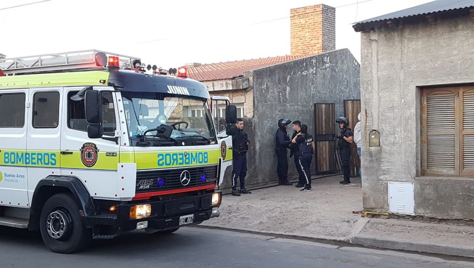 Voraz incendio se produjo en la tarde de la víspera en una vivienda de calle French 79.