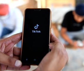 India sube la tensión y prohíbe 59 aplicaciones, incluida TikTok