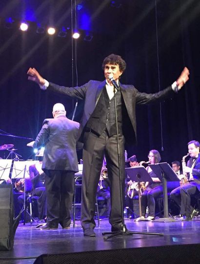 El cantante Jerónimo regresó días pasados de una gira por Colombia: en Medellín se presentó ante diez mil personas.