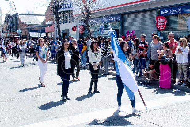 Junín celebró los 40 años de democracia  con un gran desfile cívico-institucional